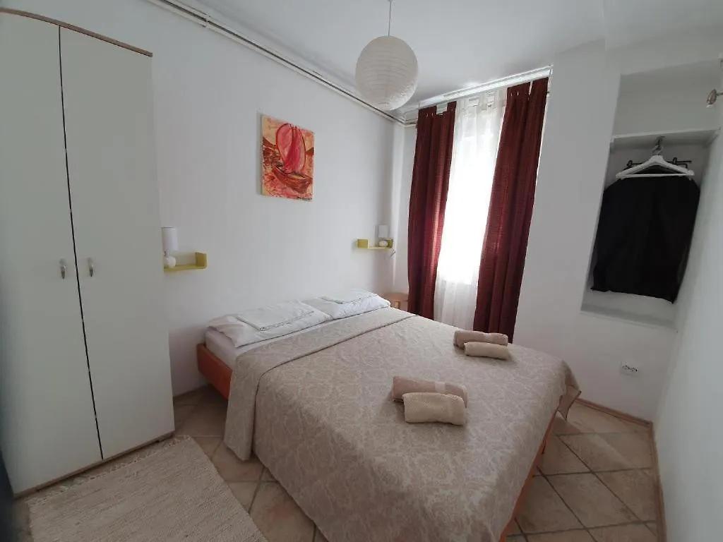 Family Apartments Jimmy - City Center 파그 크로아티아