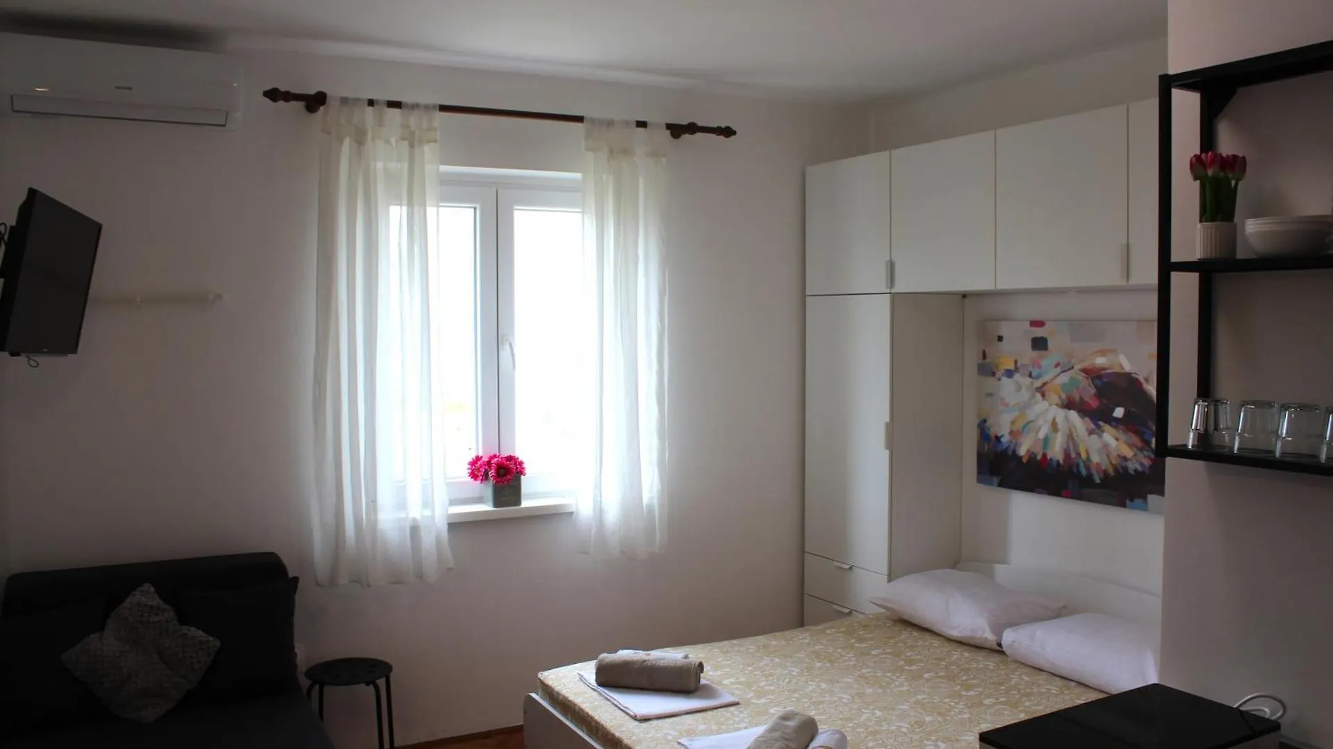 Family Apartments Jimmy - City Center Pag Town 0*,  Chorvatsko